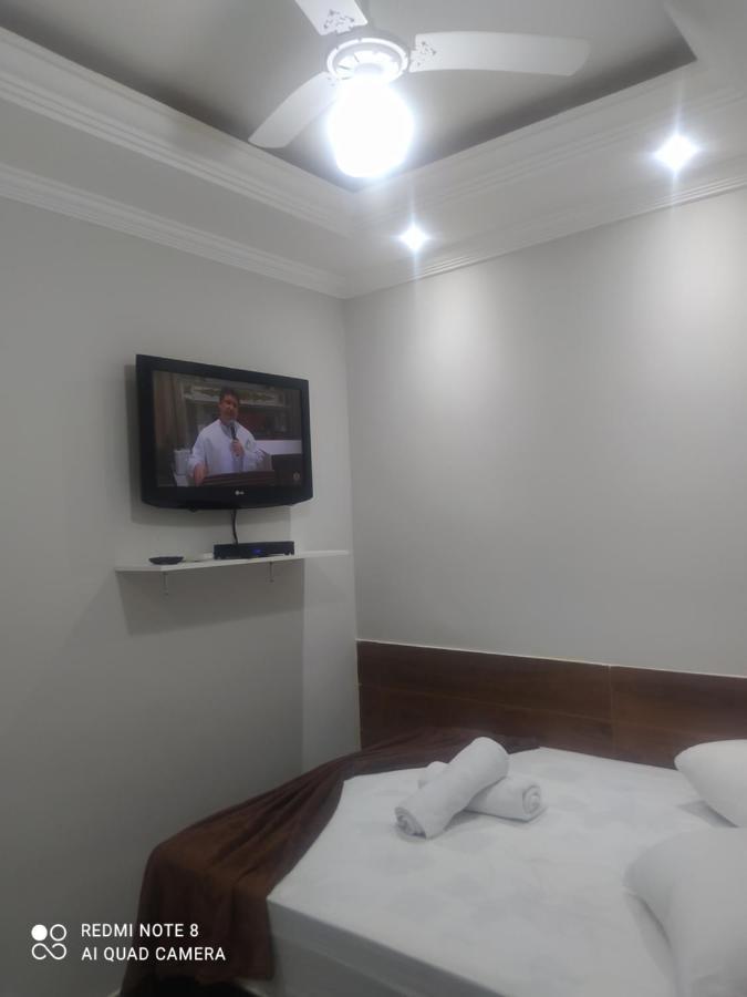 Pousada Quarto Casal Com Ar,Frigobar, Garagem 阿帕雷西达 外观 照片