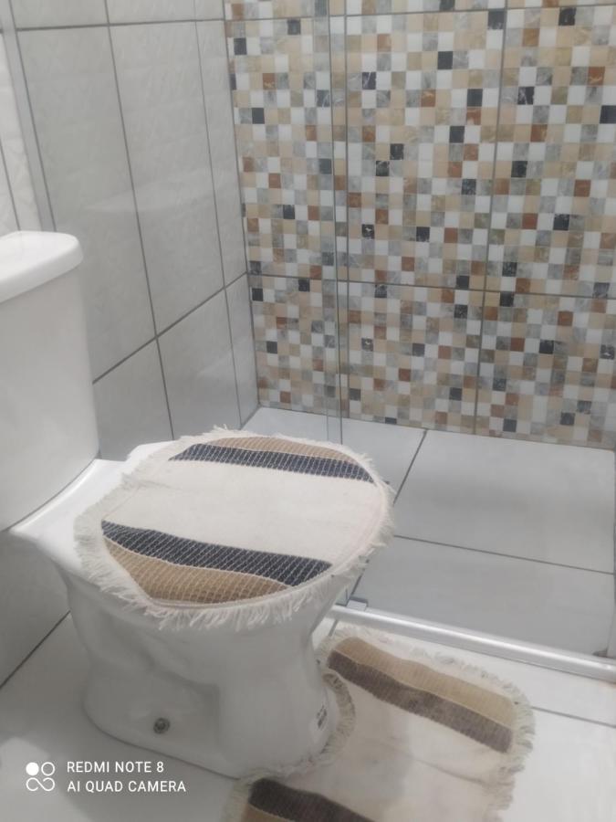 Pousada Quarto Casal Com Ar,Frigobar, Garagem 阿帕雷西达 外观 照片